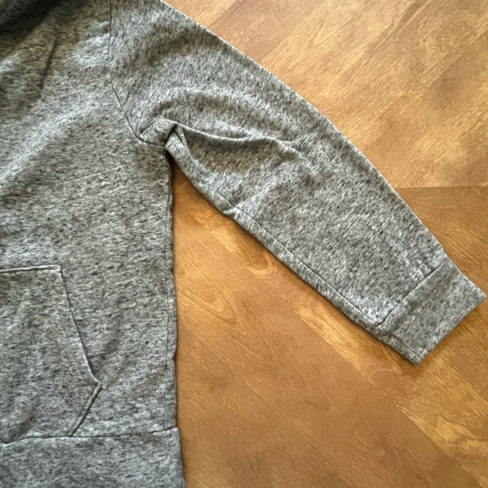 Old Navy Gray Sweatshirt – XL (Kids)